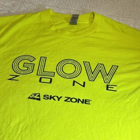 sky zone park glow zone unisex Gildan tshirt size small bright neon color - Picture 2 of 4